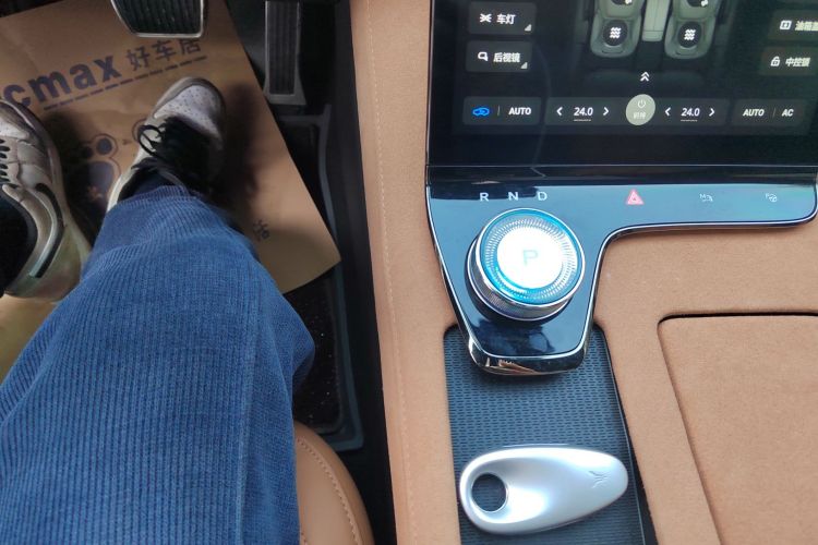 岚图汽车 岚图追光 2024款 PHEV 四驱超长续航旗舰版局部细节18