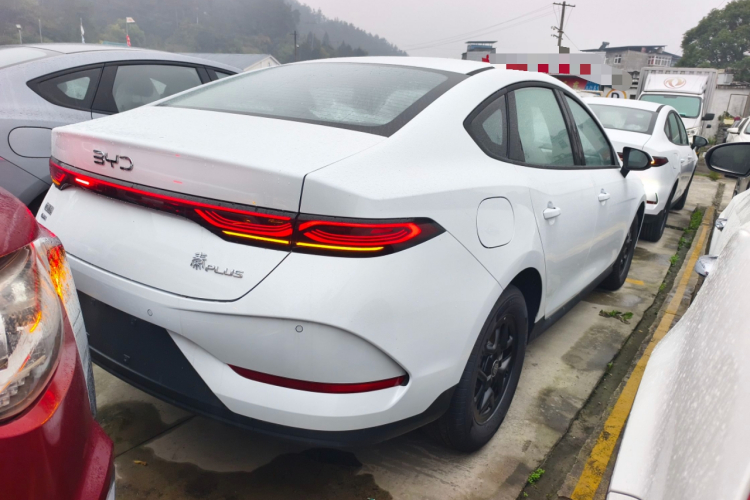 比亚迪 秦PLUS 2025款 DM-i 智驾版 55KM领先型车身外观7