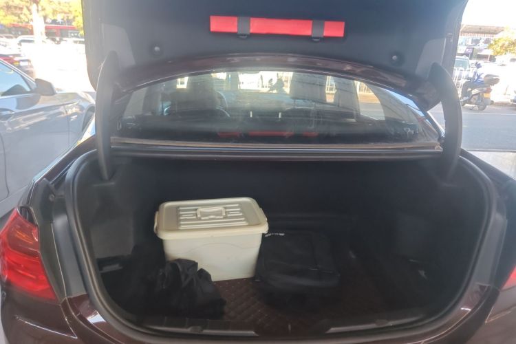 宝马1系 2018款 118i 时尚型机舱底盘23