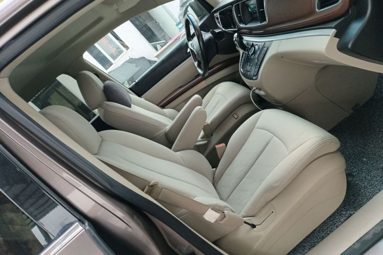 别克GL8 2017款 25S 舒适型 国V局部细节41