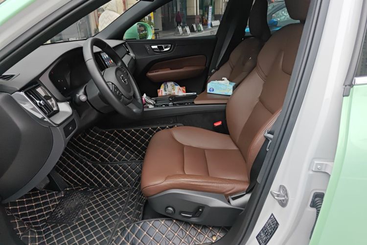 沃尔沃XC60 2024款 B5 四驱智逸豪华版中控内饰19