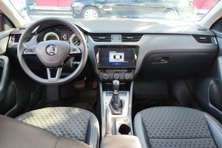 斯柯达 明锐 2019款 TSI280 DSG智行豪华版 国V中控内饰7002
