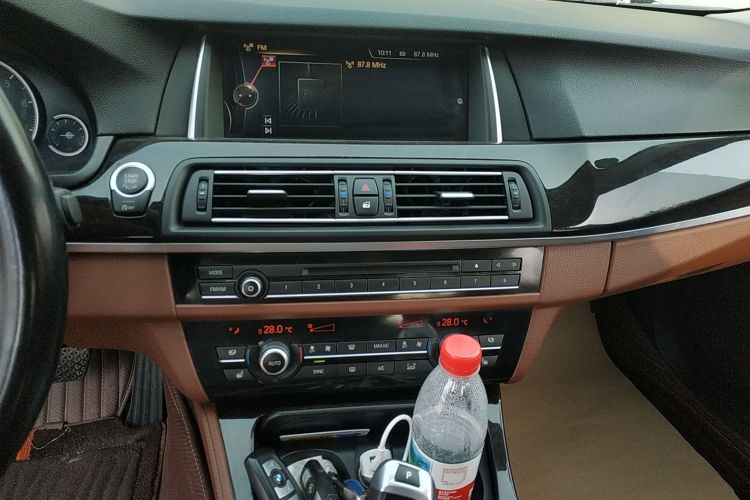宝马5系 2017款 528Li 领先型中控内饰16