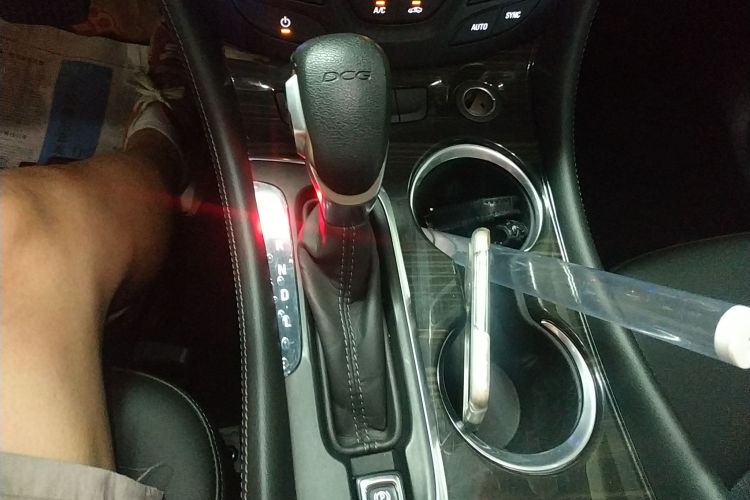 别克 昂科威 2020款 20T 两驱领先型中控内饰18