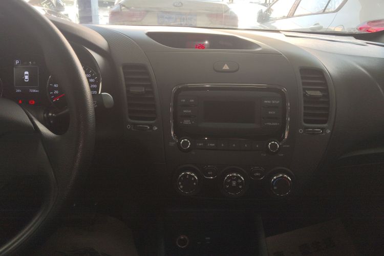 起亚K3 2016款 1.6L 自动天窗版中控内饰16