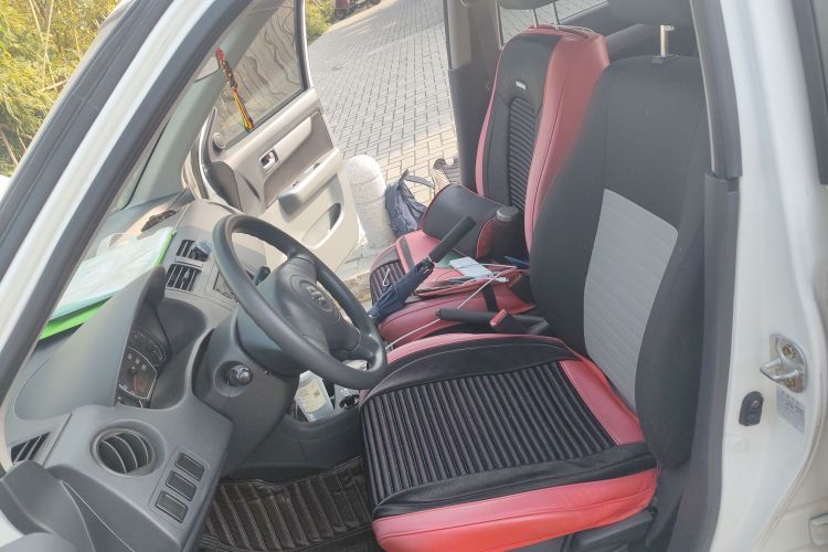 铃木 雨燕 2014款 1.3L 手动标准型局部细节19