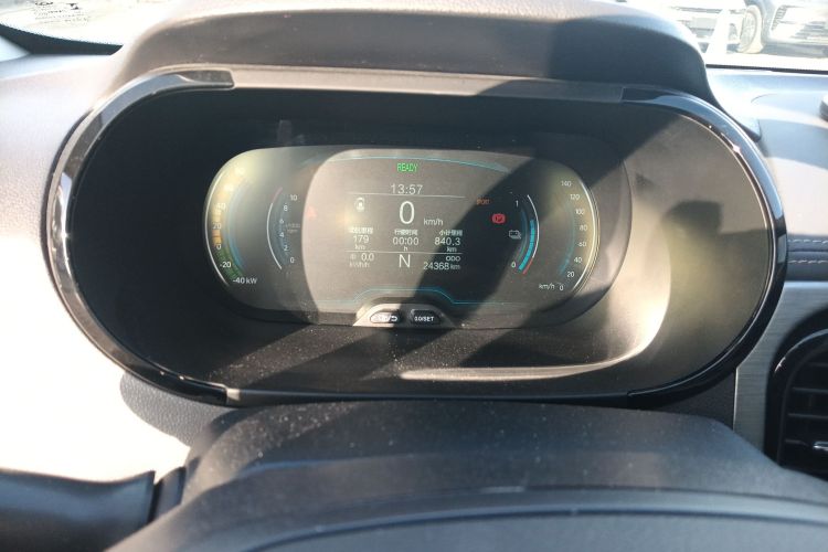 奇瑞 小蚂蚁 2022款 改款 甜粉款 半糖版 三元锂 30.6kWh 30kW 301km中控内饰14