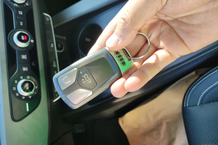 奥迪A4L 2019款 40 TFSI 进取型 国VI中控内饰11