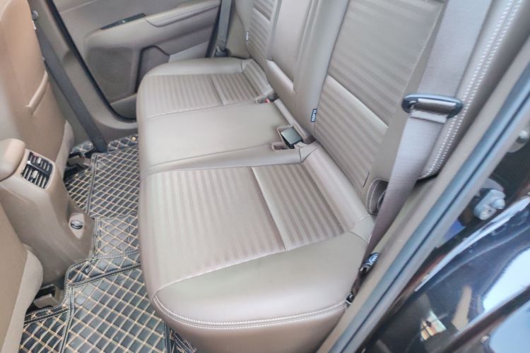 起亚 智跑 2018款 2.0L 自动智享豪华版 国V中控内饰21