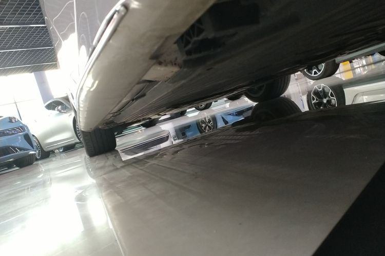 奔驰C级 2023款 改款二 C 260 L 运动版局部细节9002