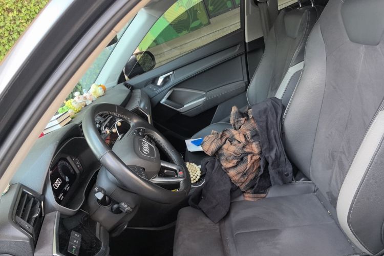 奥迪Q3 2022款 35 TFSI 进取动感型中控内饰19