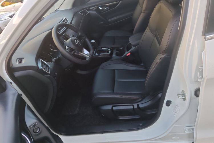 日产 逍客 2023款 经典 2.0L CVT XV舒适版中控内饰19