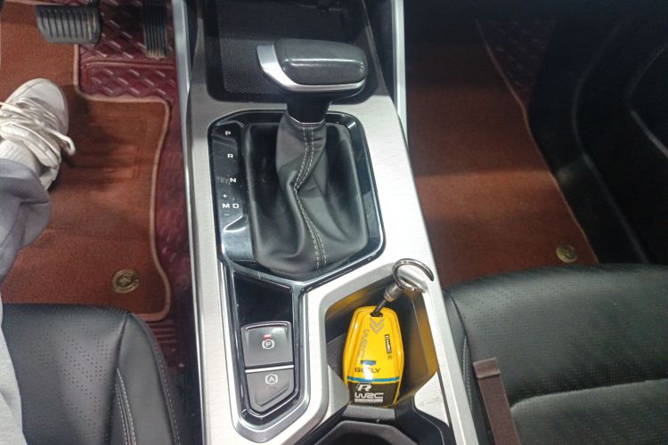 吉利汽车 帝豪 2022款 第4代 1.5L CVT尊贵型中控内饰18