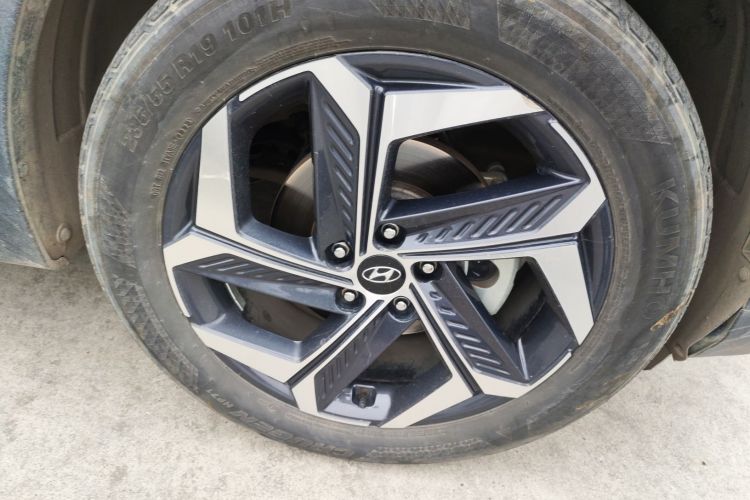 现代 2023款 途胜L 1.5T 自动两驱DLX豪华版车身外观10