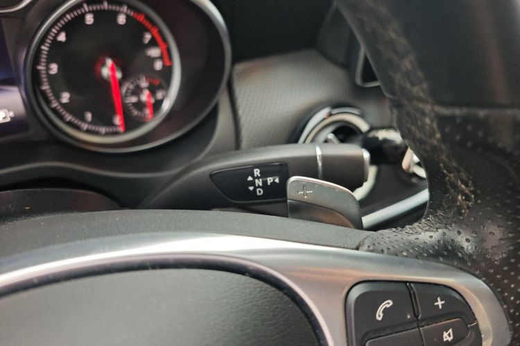 奔驰GLA 2019款 GLA 200 动感型中控内饰18