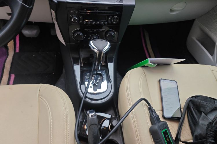 雪铁龙 世嘉 2013款 三厢 1.6L 自动品尚型中控内饰18