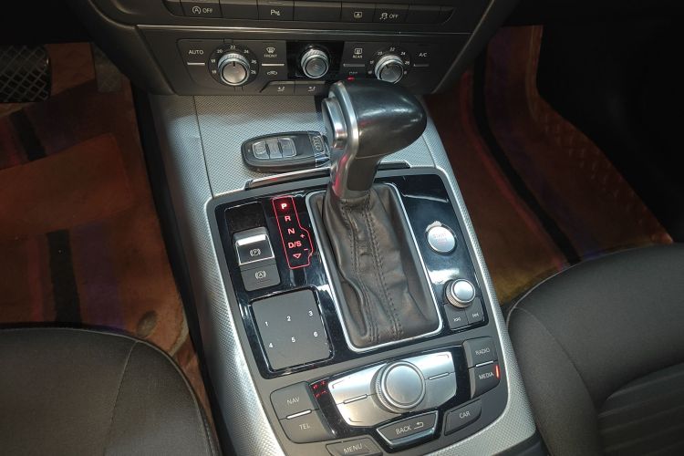 奥迪A6L 2015款 TFSI 百万纪念智领型中控内饰18