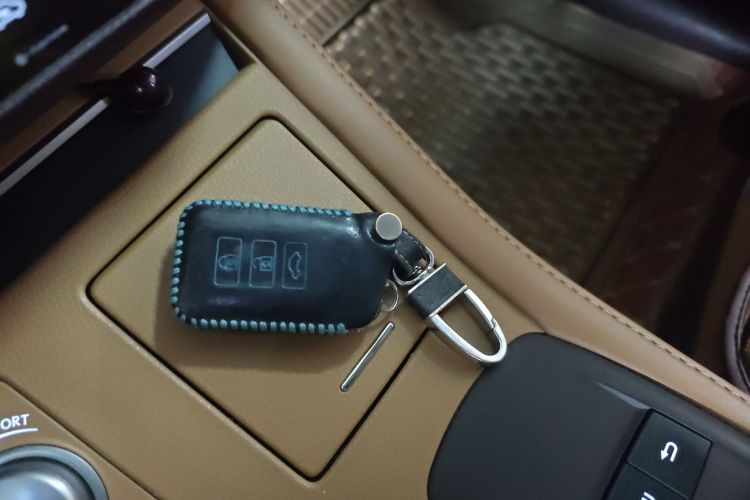 雷克萨斯ES 2015款 300h 舒适版中控内饰11