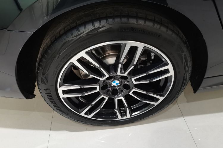 宝马5系 2025款 530Li 领先型 M运动套装车身外观6008