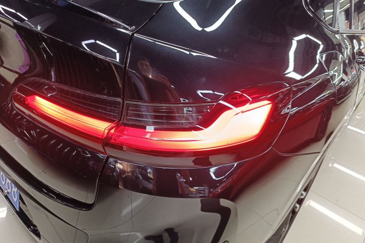 宝马X4 2022款  M40i车身外观9