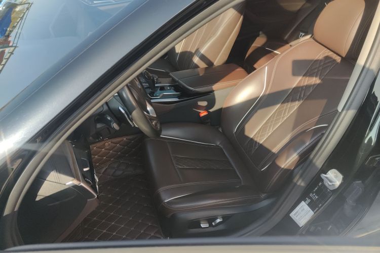 宝马5系 2018款 改款 530Li 领先型 豪华套装中控内饰19