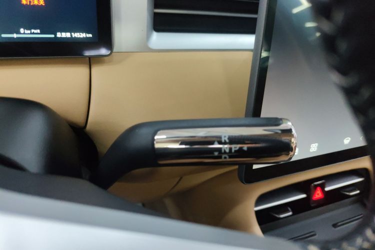 蓝电E5 PLUS 2025款 120km 标准旅行定制版 7座局部细节18