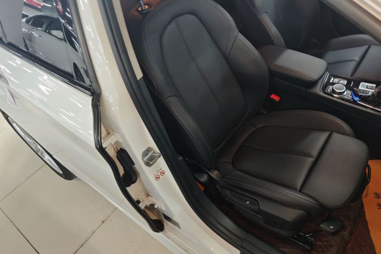 宝马1系 2021款 120i M运动曜夜版局部细节41