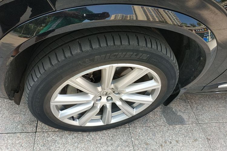 沃尔沃XC90 2019款 T5 智逸版 7座 国VI车身外观35