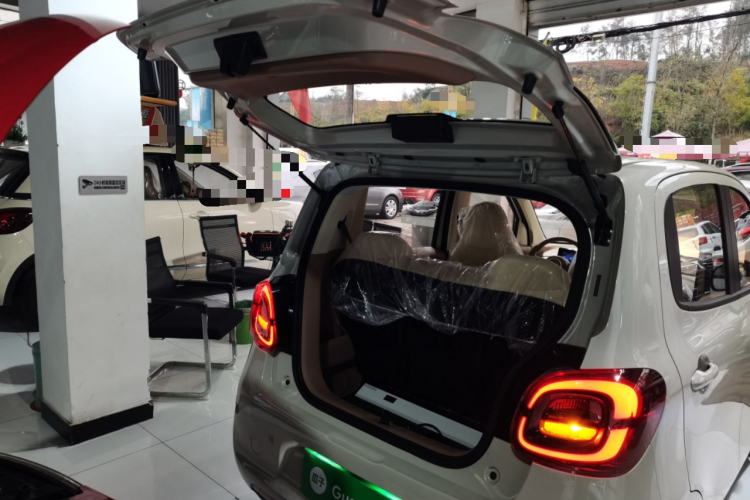 五菱汽车 宏光MINIEV 2025款 四门版 进阶款机舱底盘23