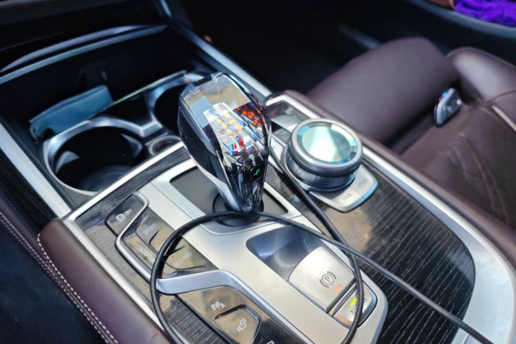 宝马7系 2018款 730Li 尊享型 M运动套装中控内饰18