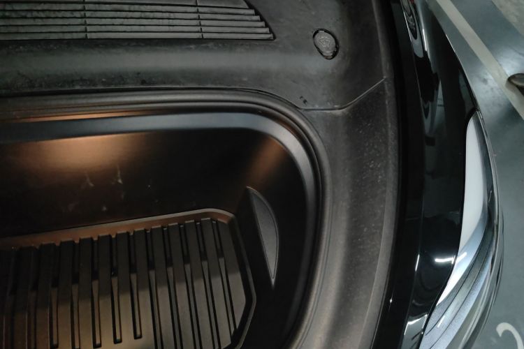 特斯拉 Model Y 2022款 改款 后轮驱动版局部细节9007