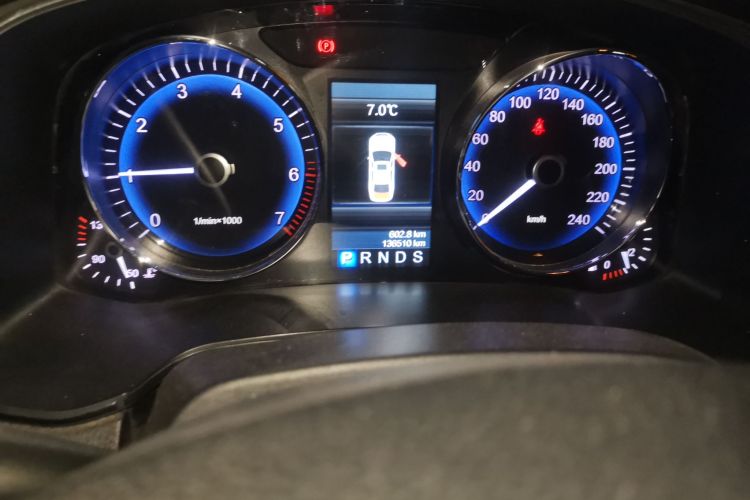 红旗H7 2015款 2.0T 豪华型中控内饰15