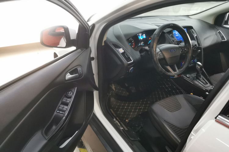 福特 福克斯 2018款 两厢经典 EcoBoost 180 自动精英型中控内饰20