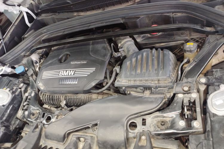 宝马X1 2020款 sDrive25Li 领先型机舱底盘24