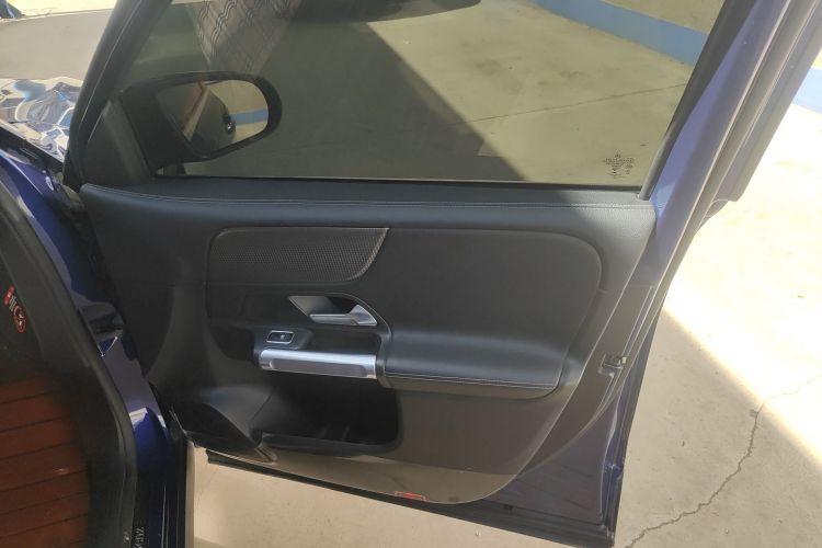 奔驰GLB 2020款 GLB 200 动感型中控内饰7005