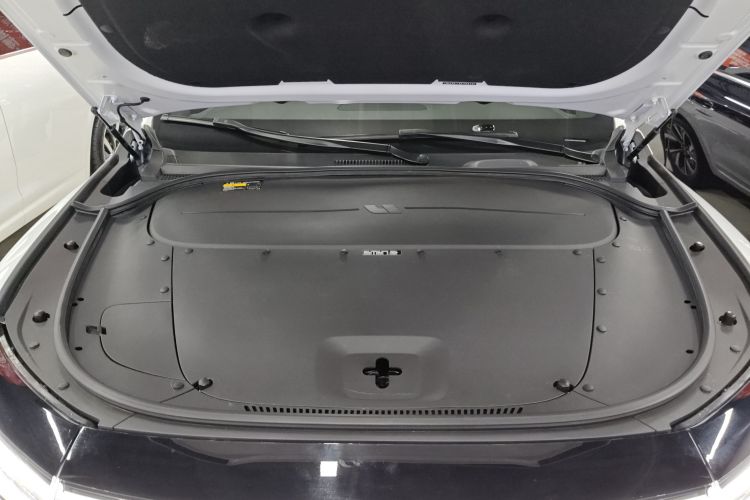 理想汽车 理想ONE 2021款 增程6座版机舱底盘24