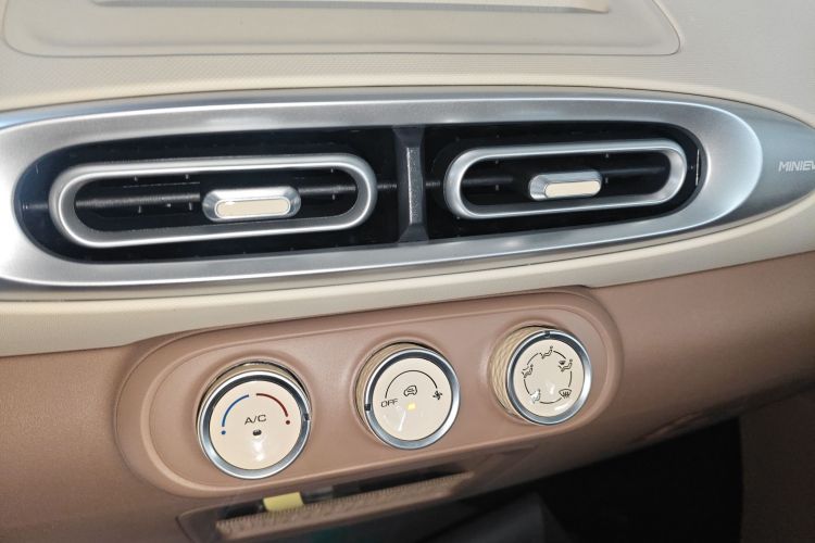 五菱汽车 宏光MINIEV 2025款 四门版 进阶款中控内饰16