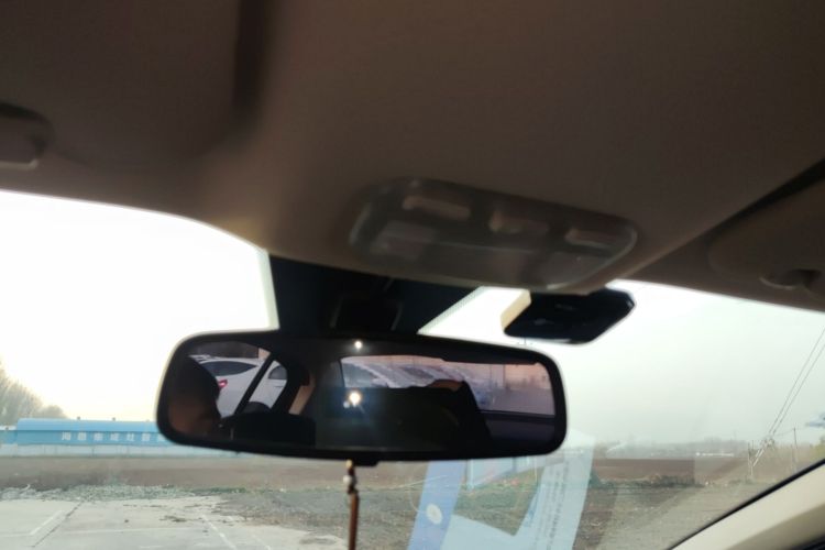 标致308 2014款 乐享版 经典 1.6L 手动优尚型中控内饰22