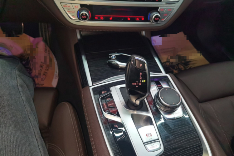 宝马7系 2018款 730Li 领先型 M运动套装局部细节18