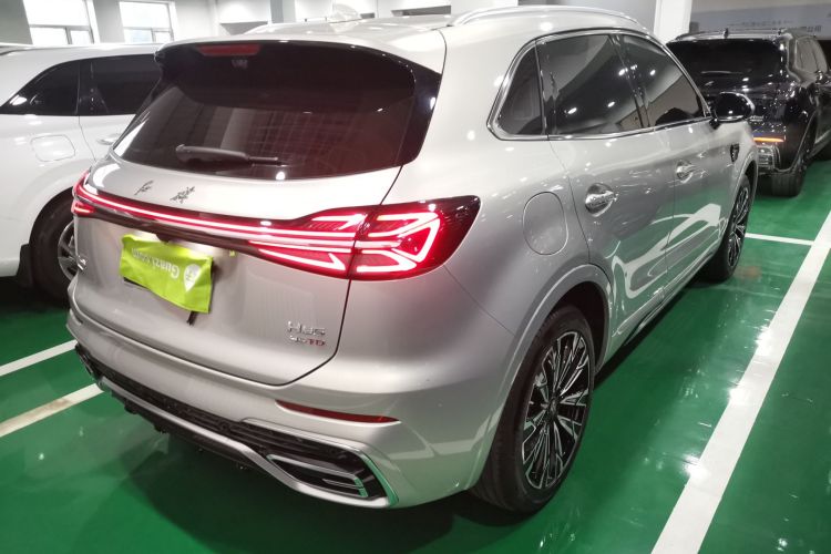 红旗HS5 2023款 2.0T 四驱旗享Pro版车身外观7