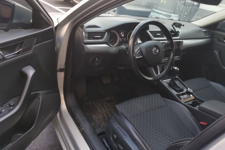 斯柯达 速派 2018款 TSI330 DSG舒适版 国V中控内饰20