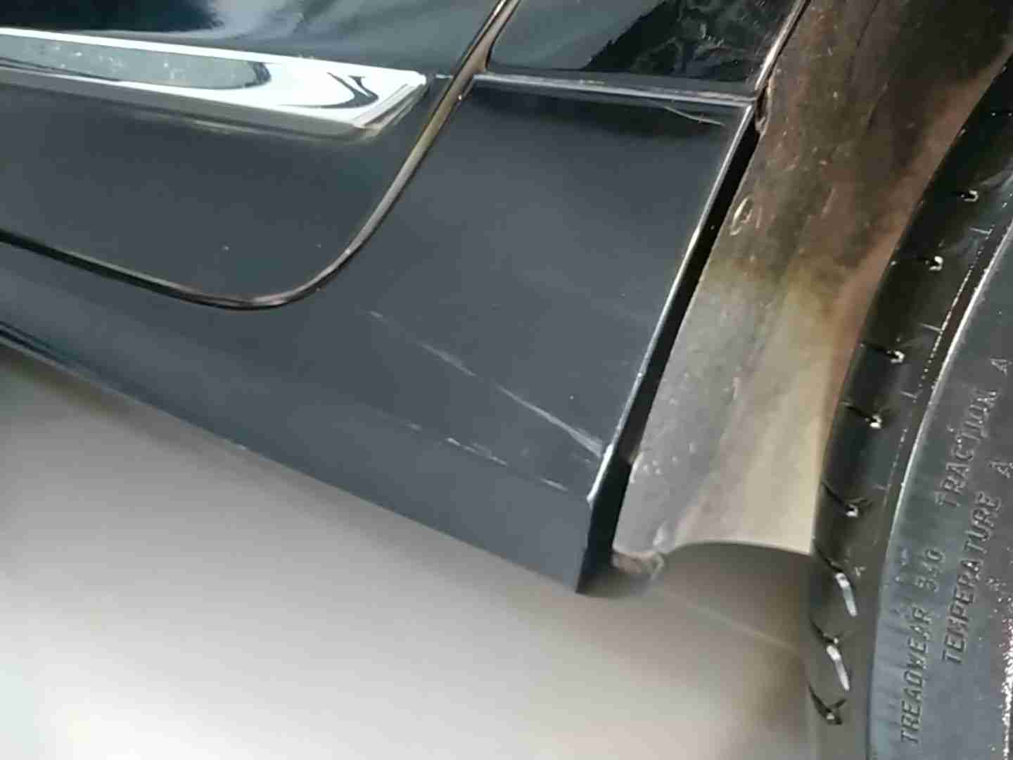 车辆右后45度视角展示