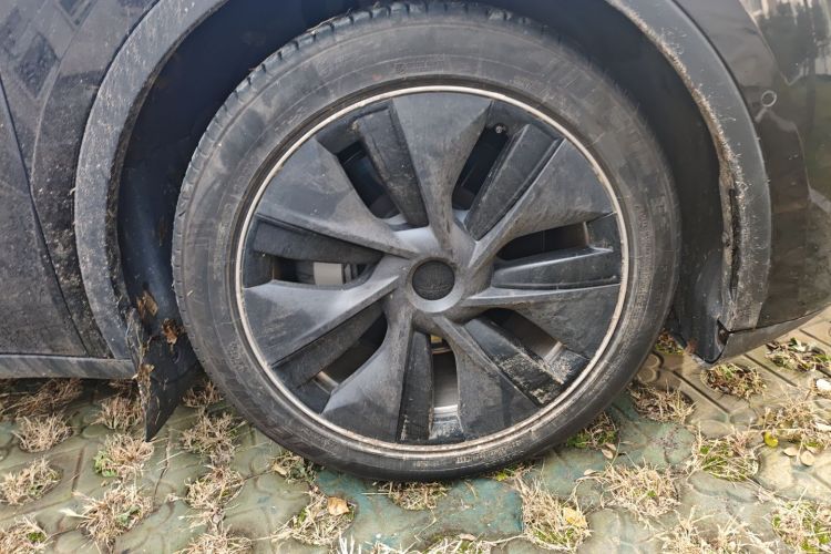 特斯拉 Model Y 2022款 后轮驱动版车身外观10