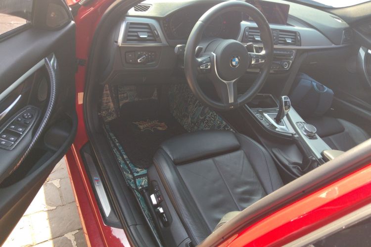 宝马3系 2019款 320i M运动曜夜版中控内饰20