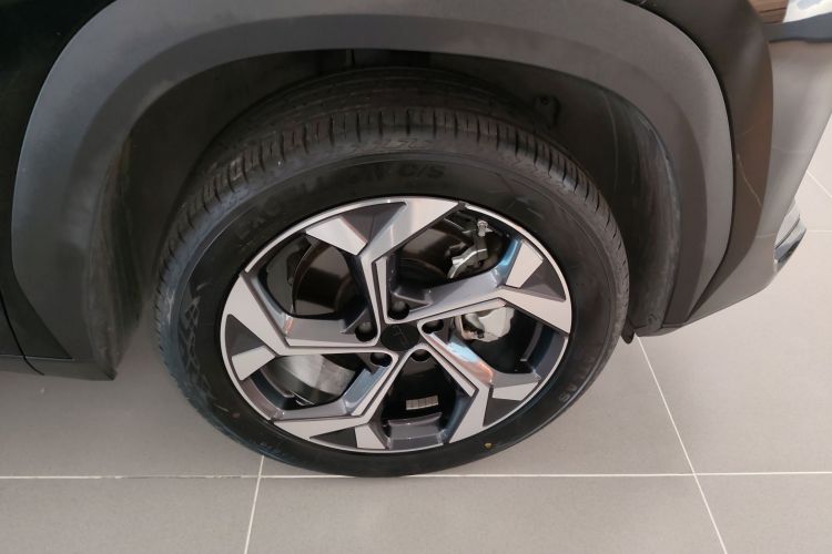 吉利汽车 博越L 2023款 1.5TD DCT尊贵型车身外观10