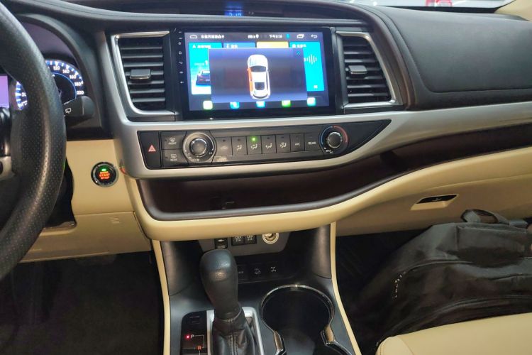丰田 汉兰达 2018款 2.0T 四驱精英版 7座 国VI中控内饰16
