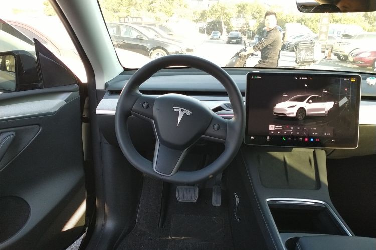 特斯拉 Model Y 2023款 后轮驱动版中控内饰13