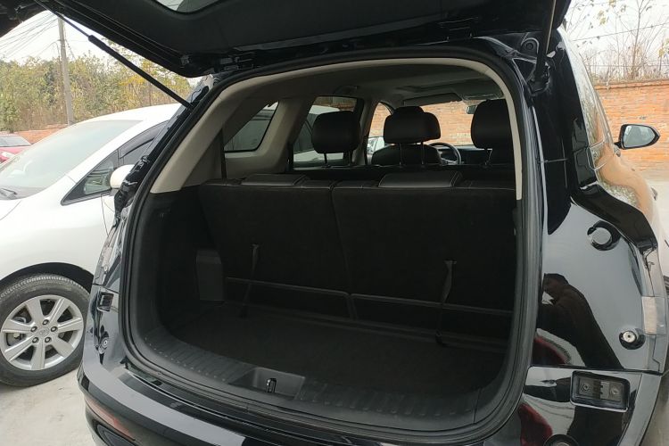 蓝电E5 2023款 1.5L DE-i 100KM畅享型 7座机舱底盘23