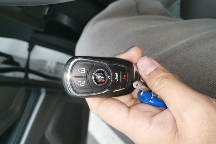 别克GL8 2022款 陆上公务舱 652T 豪华型中控内饰11