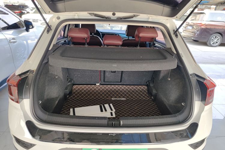 大众 T-ROC探歌 2018款 230TSI DSG两驱进取型 国V机舱底盘23